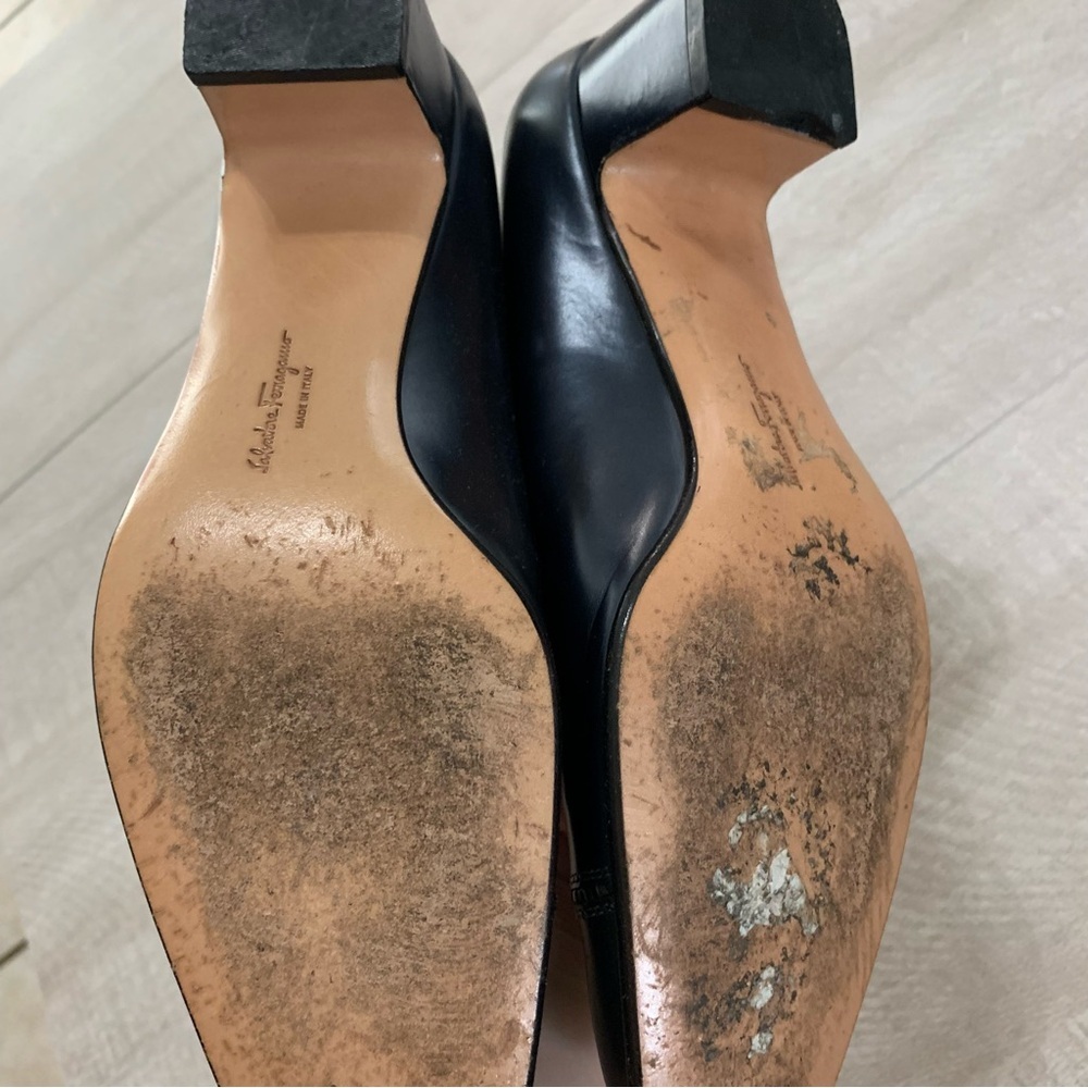 SALVATORE FERRAGAMO Womens Size 6.5 B Leather Classic Pumps High Heels - Picture 6 of 6